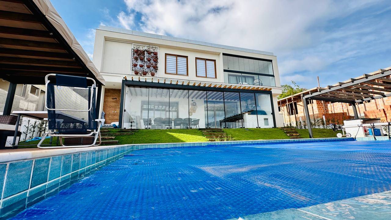 #1533 - Casa em Condomínio para Venda em Piracaia - SP