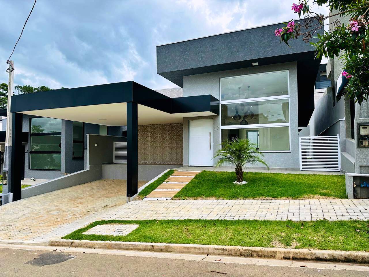 #1645 - Casa em Condomínio para Venda em Atibaia - SP