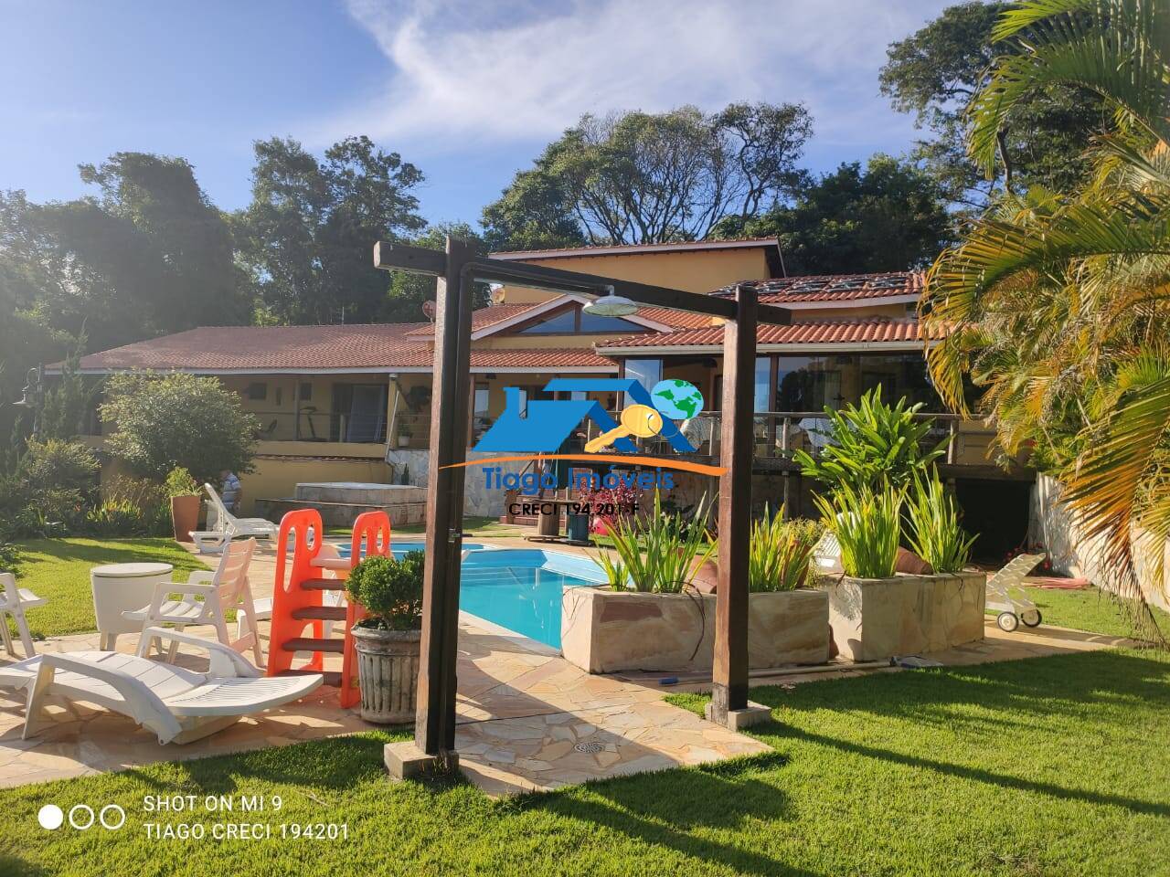 Chácara à venda com 6 quartos, 650m² - Foto 1