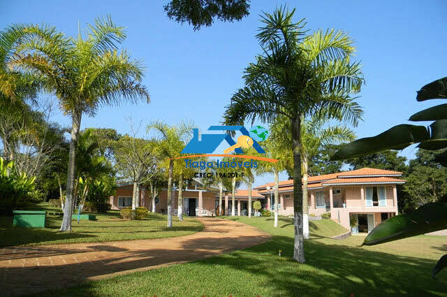 Chácara à venda com 8 quartos, 1700m² - Foto 1