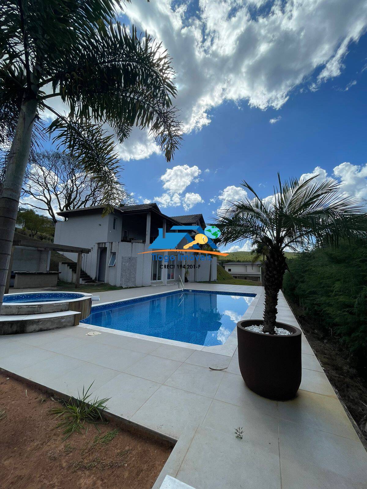 Casa, 4 quartos, 1930 m² - Foto 1