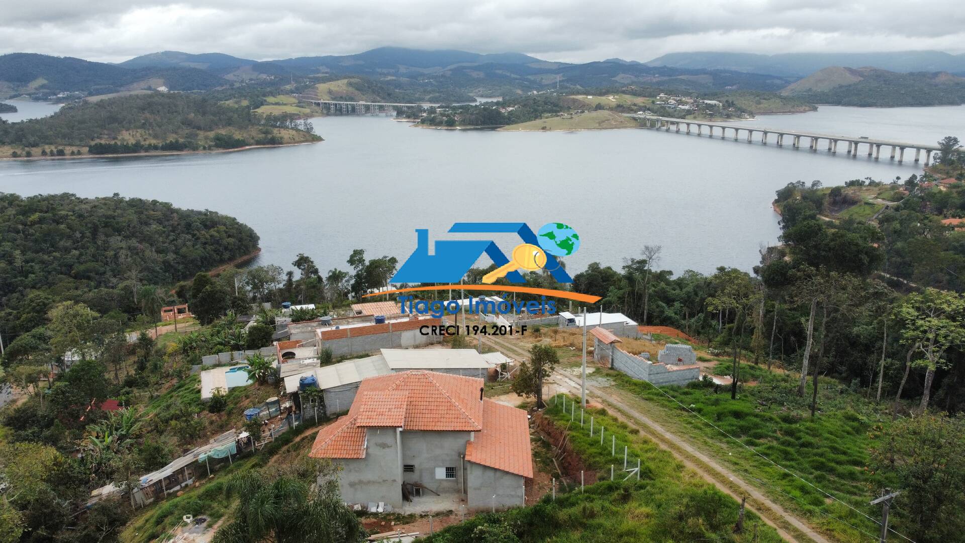 Chácara à venda com 4 quartos, 1000m² - Foto 1
